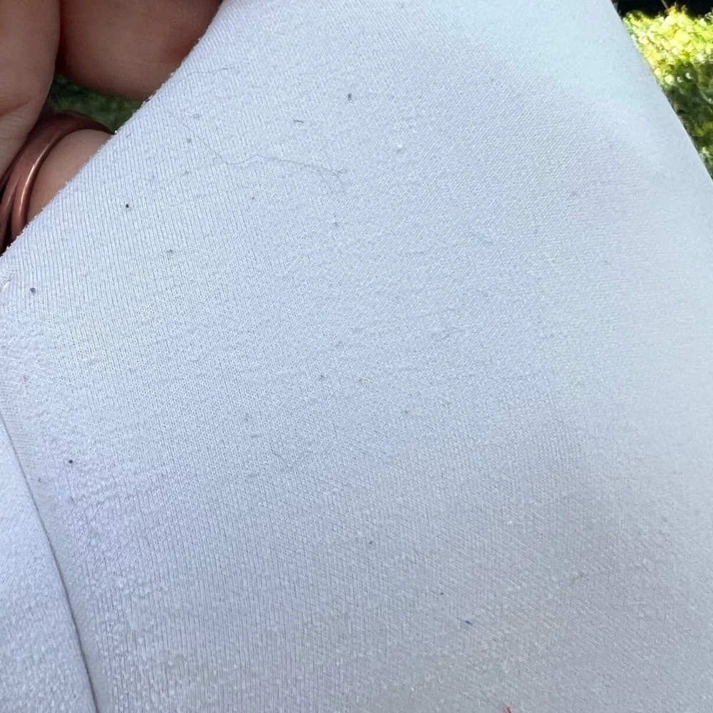▶️ Lululemon ◀️ White Clasp Bra. Size 38 D.